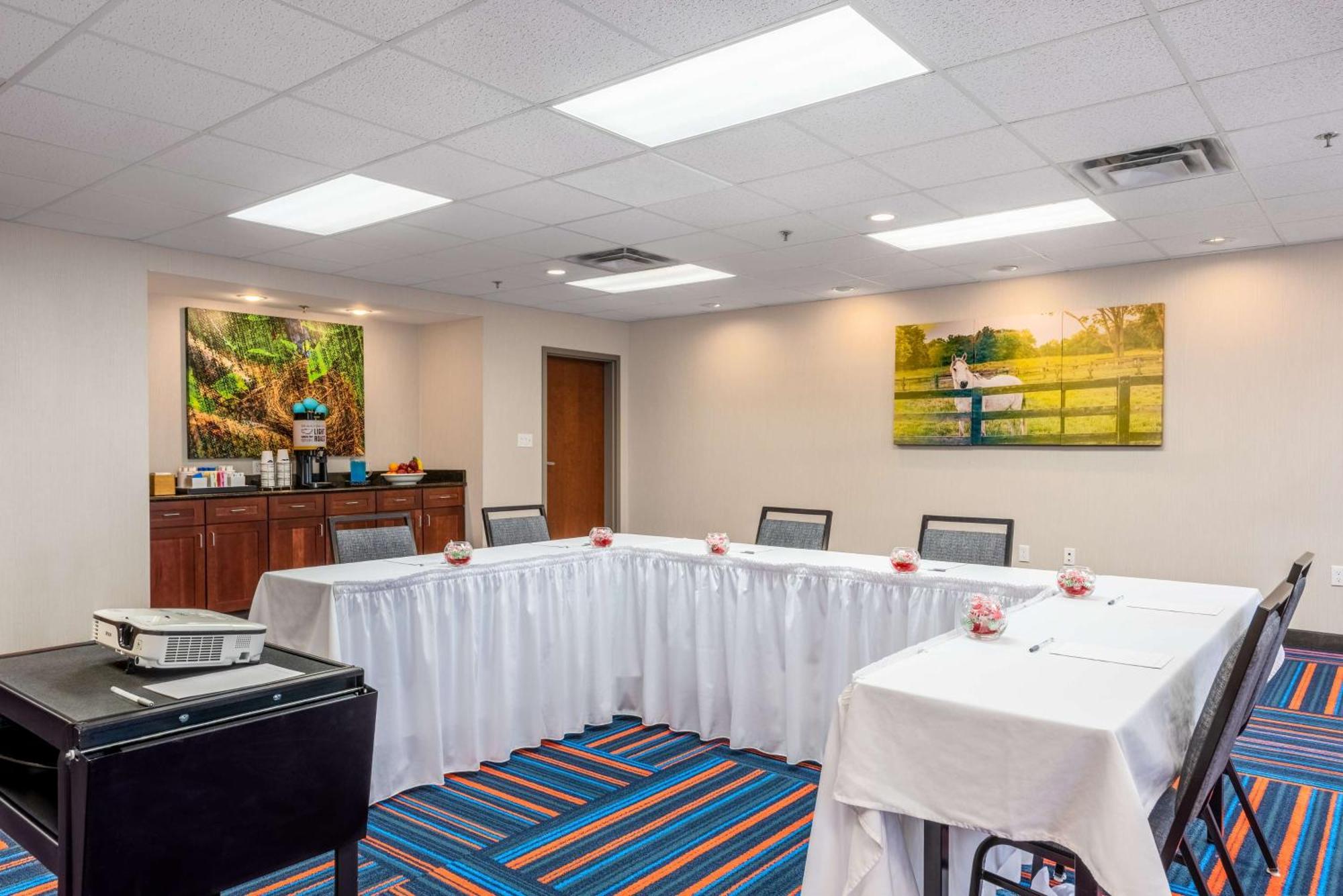 Hampton Inn & Suites Хопкинсвилл Экстерьер фото